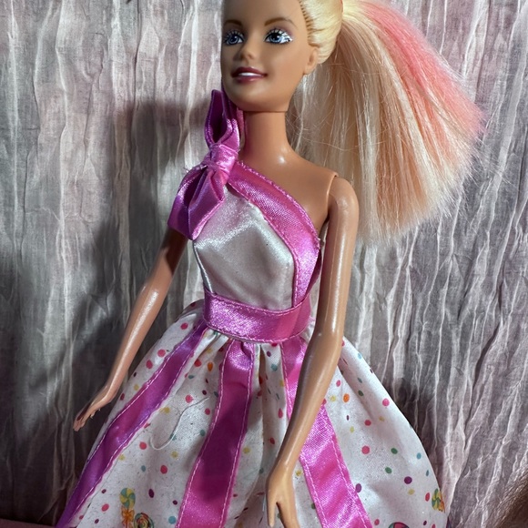 Mattel Barbies Set of 4 with Evening Gowns Mixed Set - Picture 4 of 16